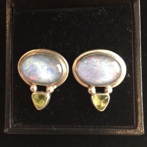HPD🎉❤️💰Stunning opal and peridot earrings in SS